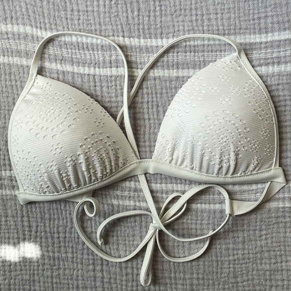 Aerie Bikini Tops in SMALL & an Aerie Bikini Bottom in MEDIUM - Picture 3 of 15